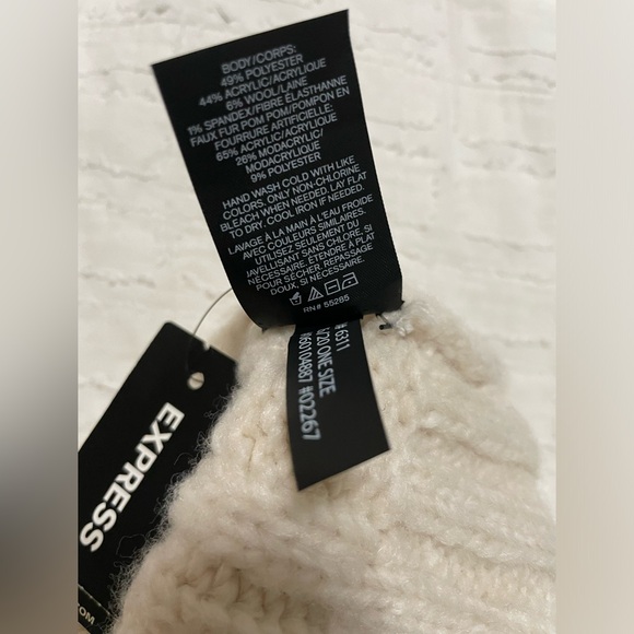 NWT women Express Beanie one size color cream - Picture 3 of 4